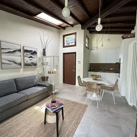 Le Terrazze: Tra Laghi E Monti 펜션